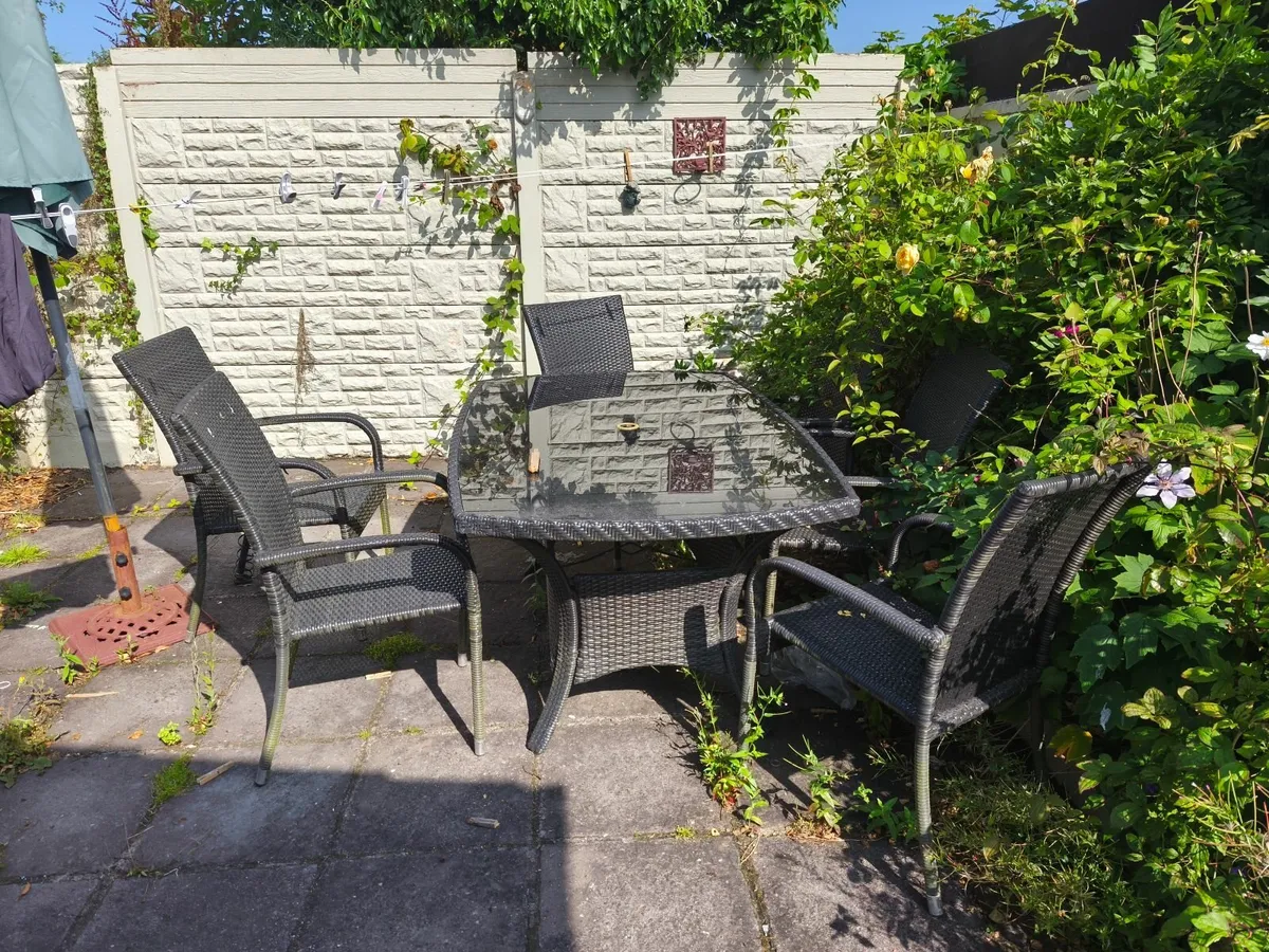 Garden Table and 6 chairs - Image 2