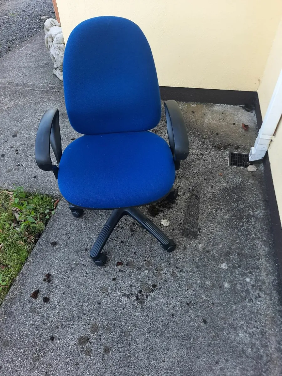 Office chair - Image 2