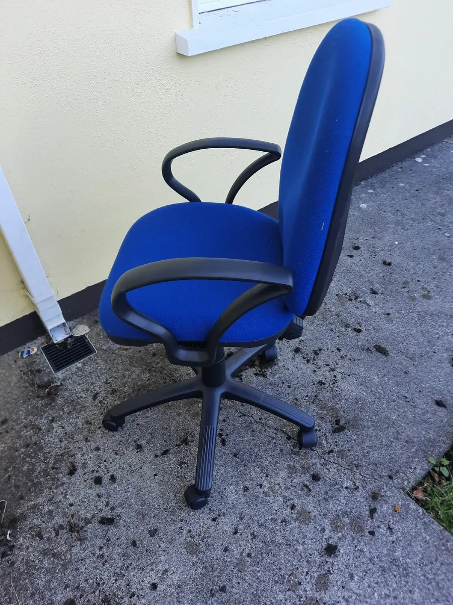 Office chair - Image 4