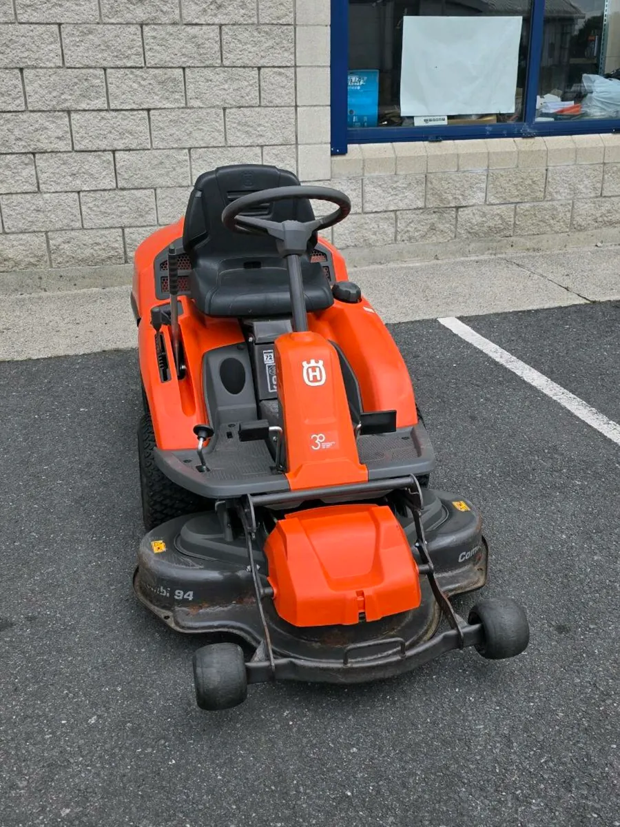 Husqvarna R214TC front deck rider lawnmower - Image 2