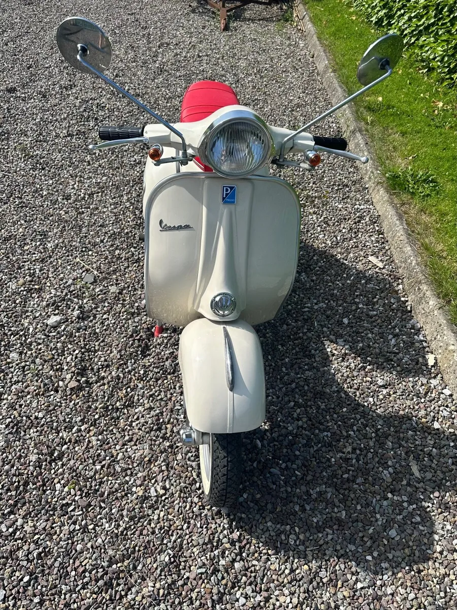 1981 VESPA PX125 restored to 1960's vintage style - Image 2