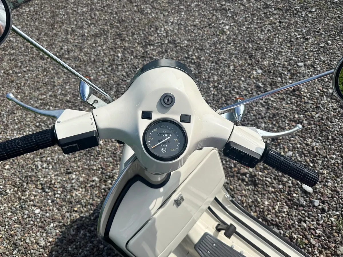 1981 VESPA PX125 restored to 1960's vintage style - Image 4
