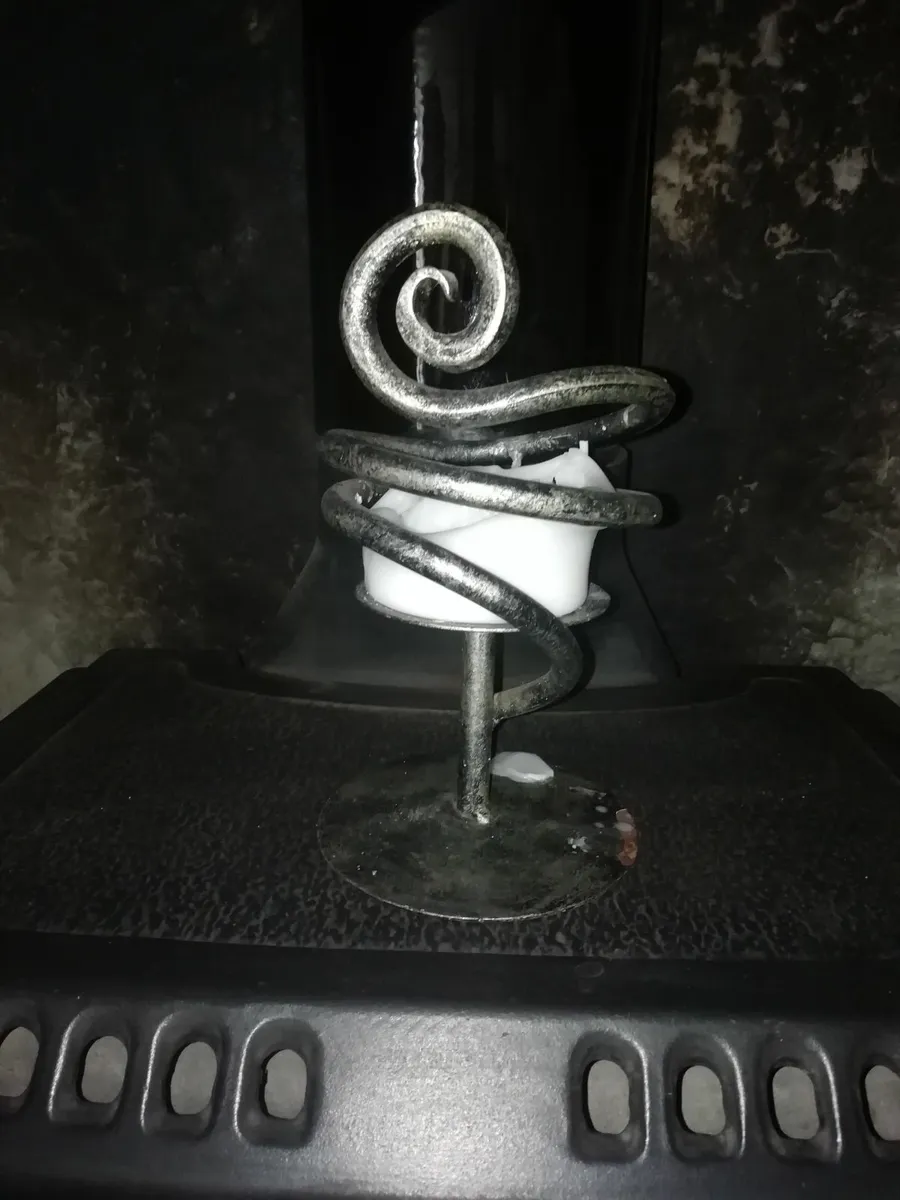 Wrought iron candle holder (single)