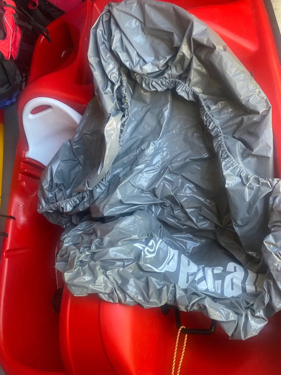 Pelican pedal boat - Image 4