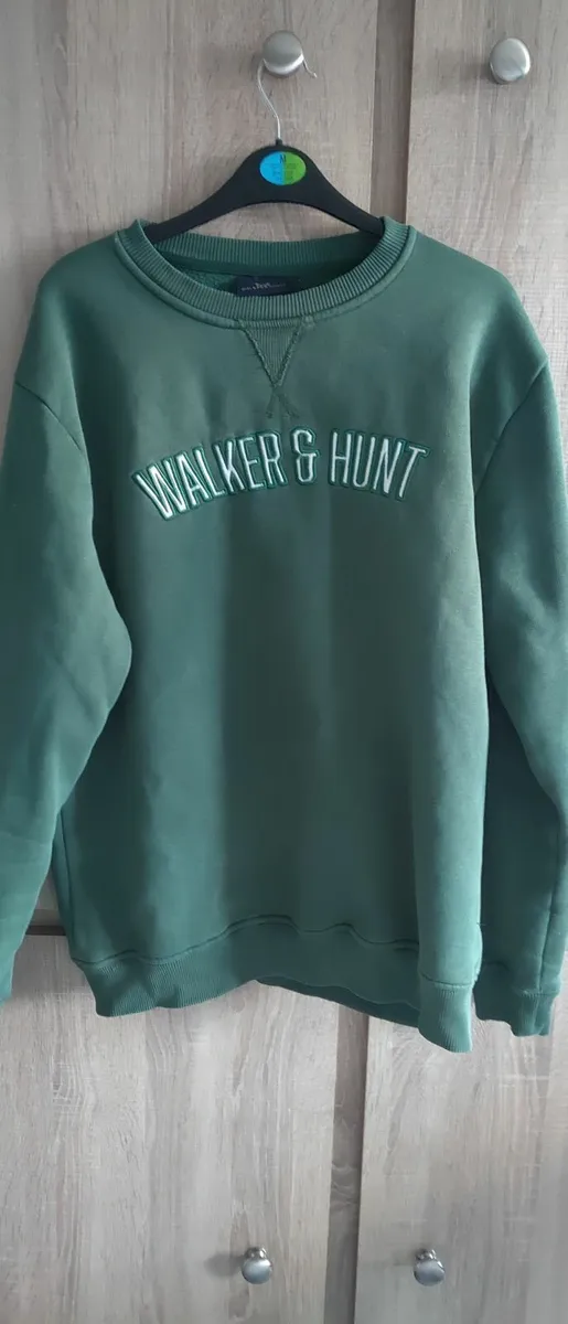 Walker and hunt green sweatshirt size m - Image 2