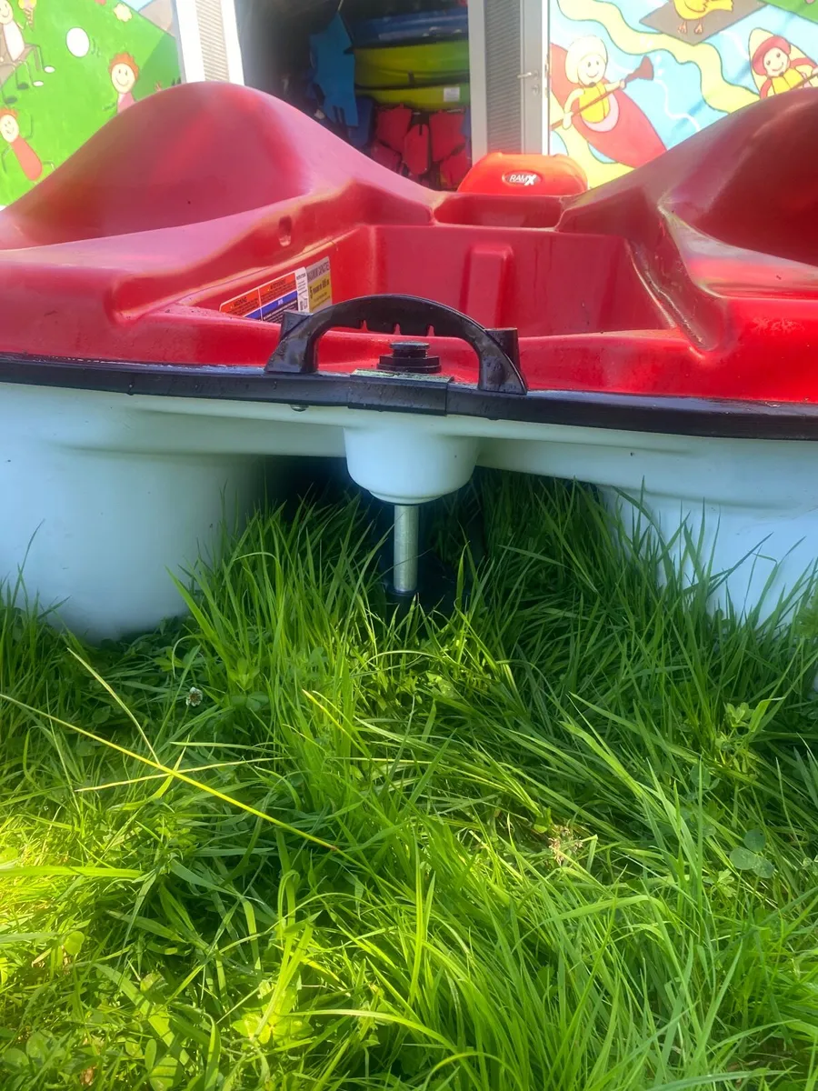 Pelican pedal boat - Image 3