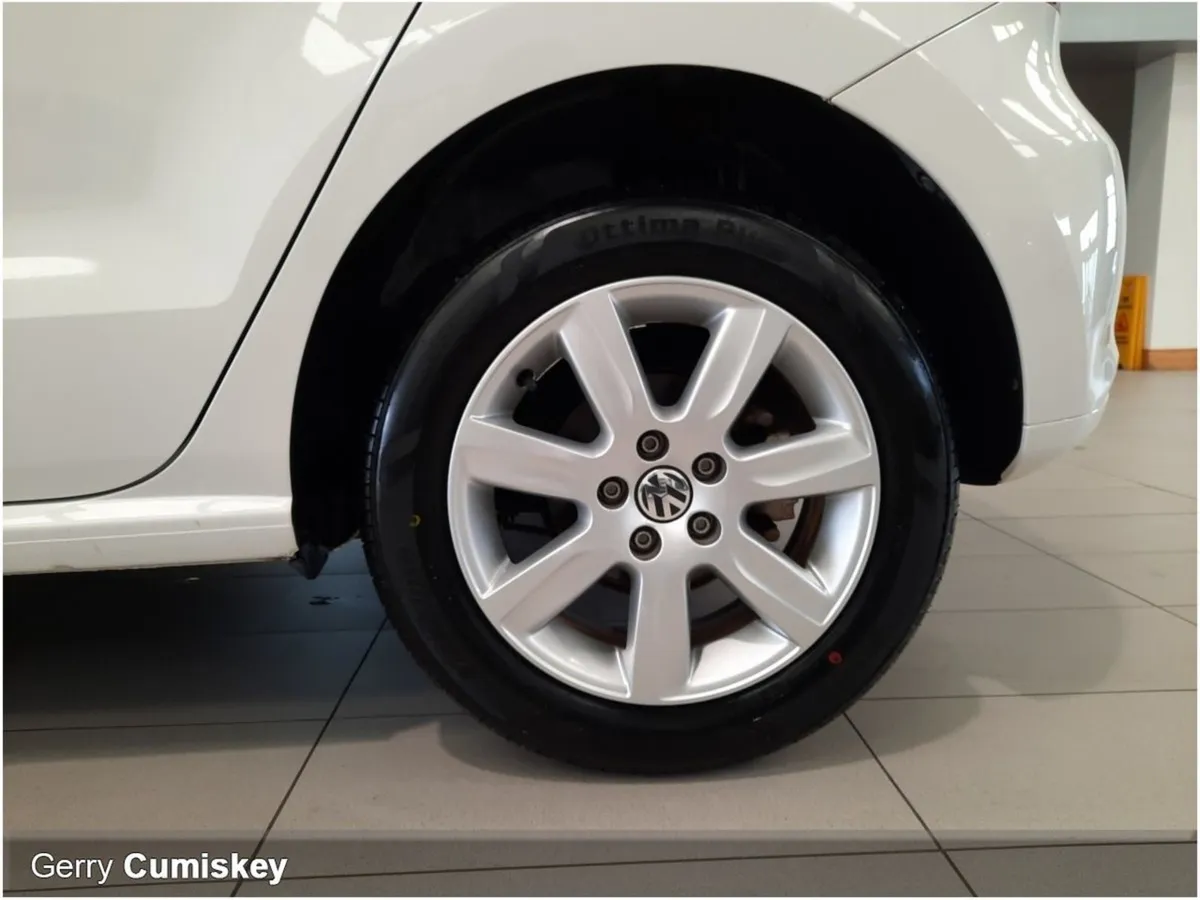 Volkswagen Polo Highline Automatic 1.2 TSI DSG - Image 2