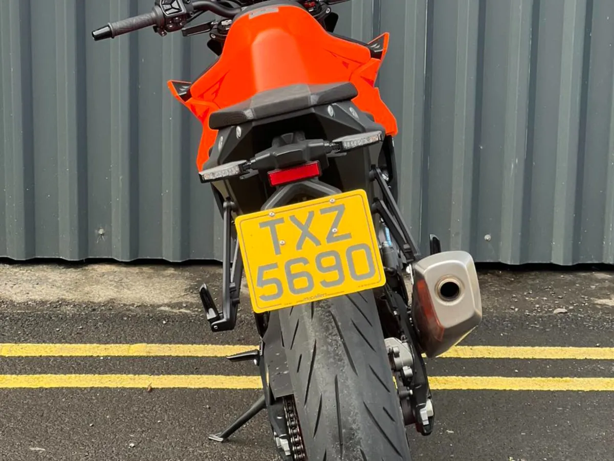 Ex-Demo 2024 KTM 990 Duke - Image 4