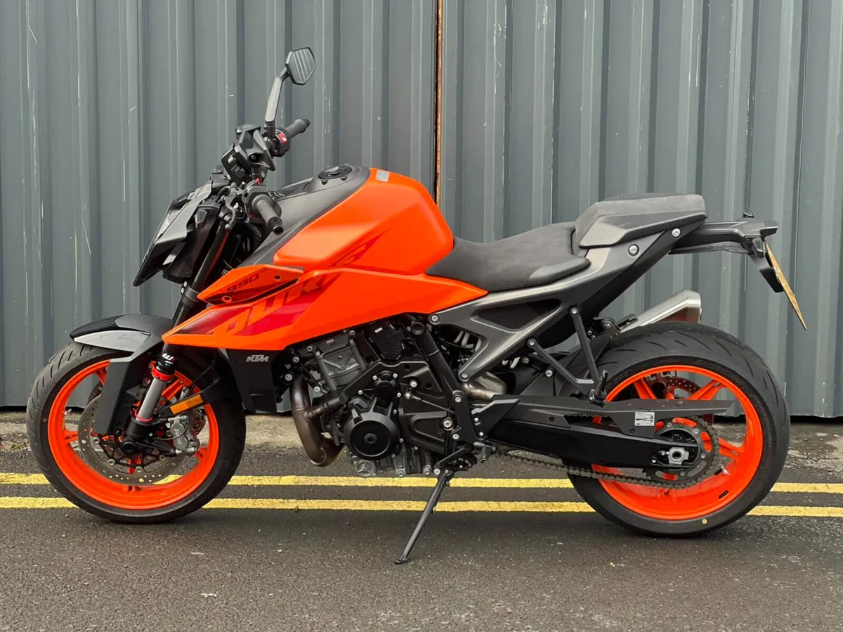 Ex-Demo 2024 KTM 990 Duke - Image 3