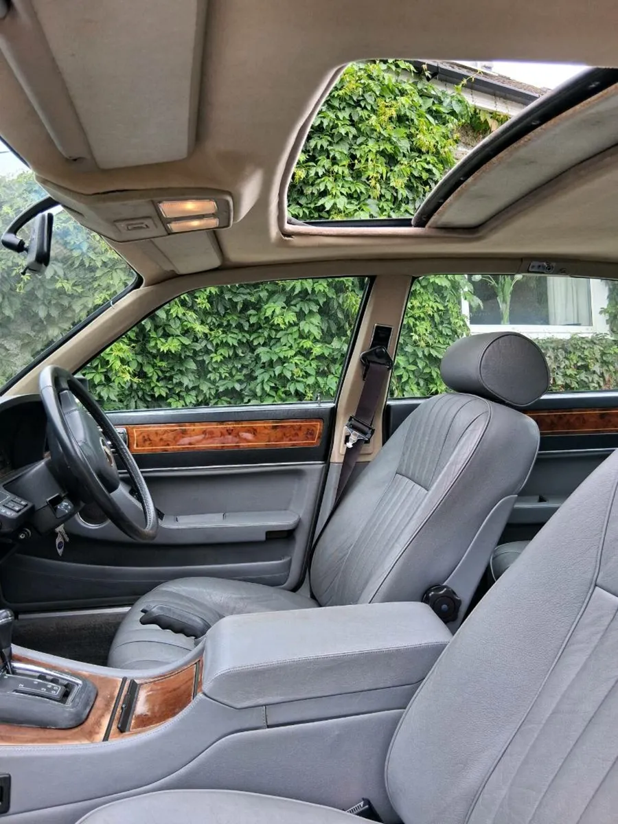 Classic car - LOW MILEAGE - Image 4