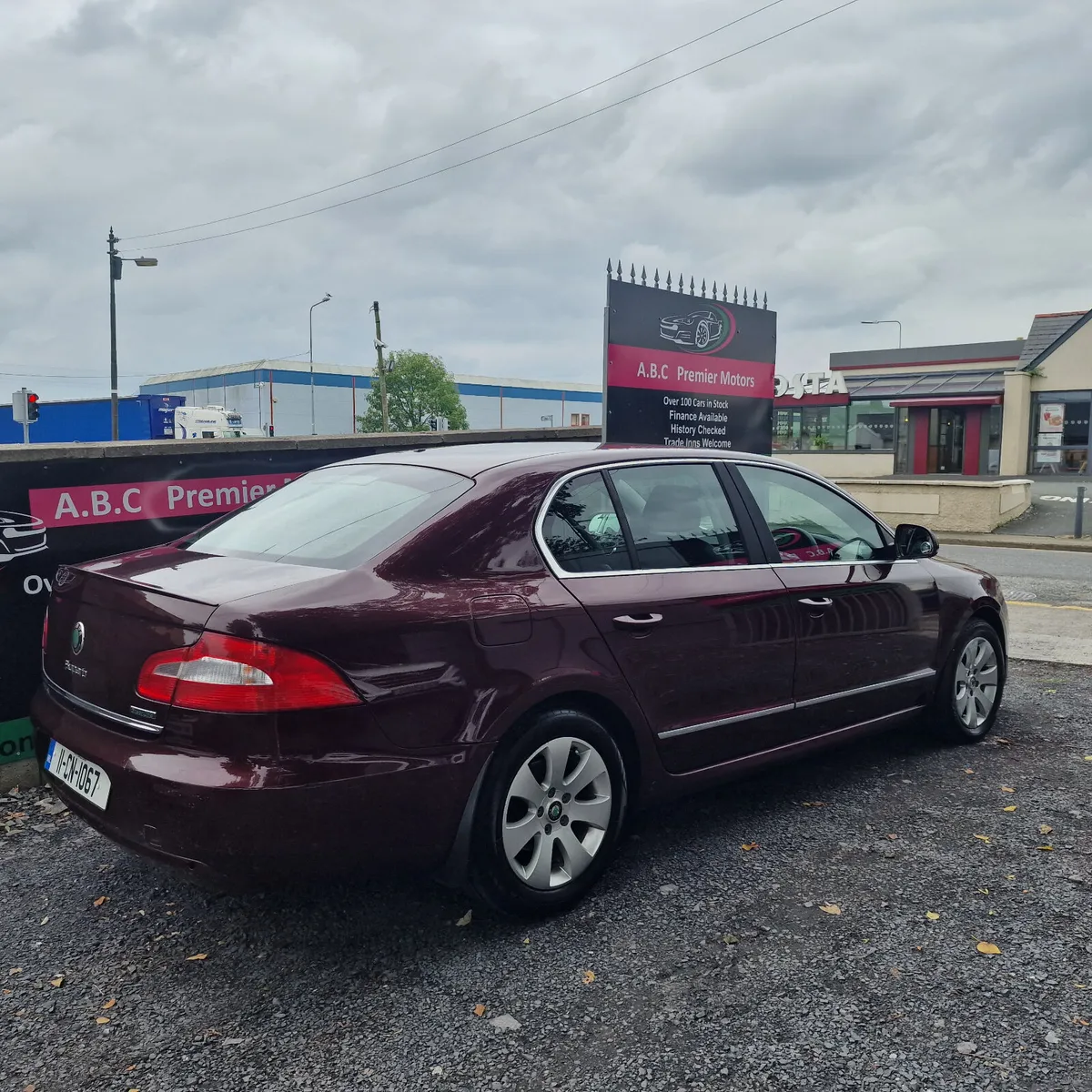 Skoda Superb 2011 - Image 2