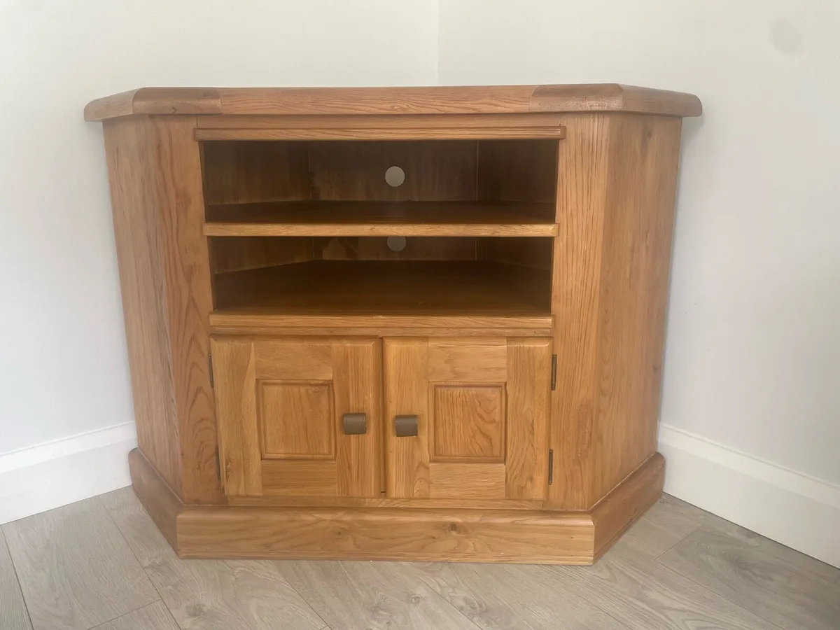 Kingston Oak TV unit - Image 1