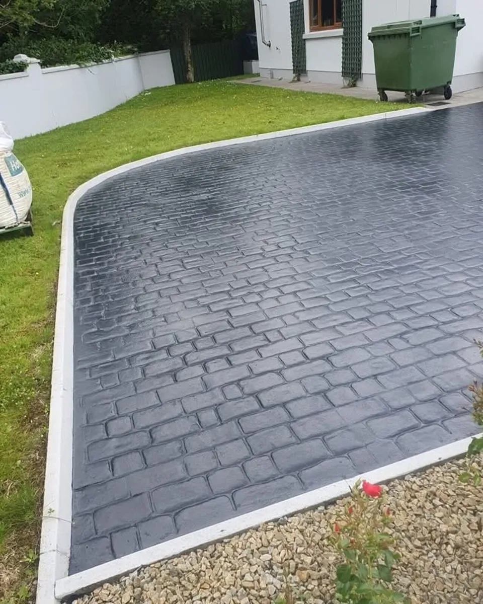 Tarmacadam driveway sealer - Image 2