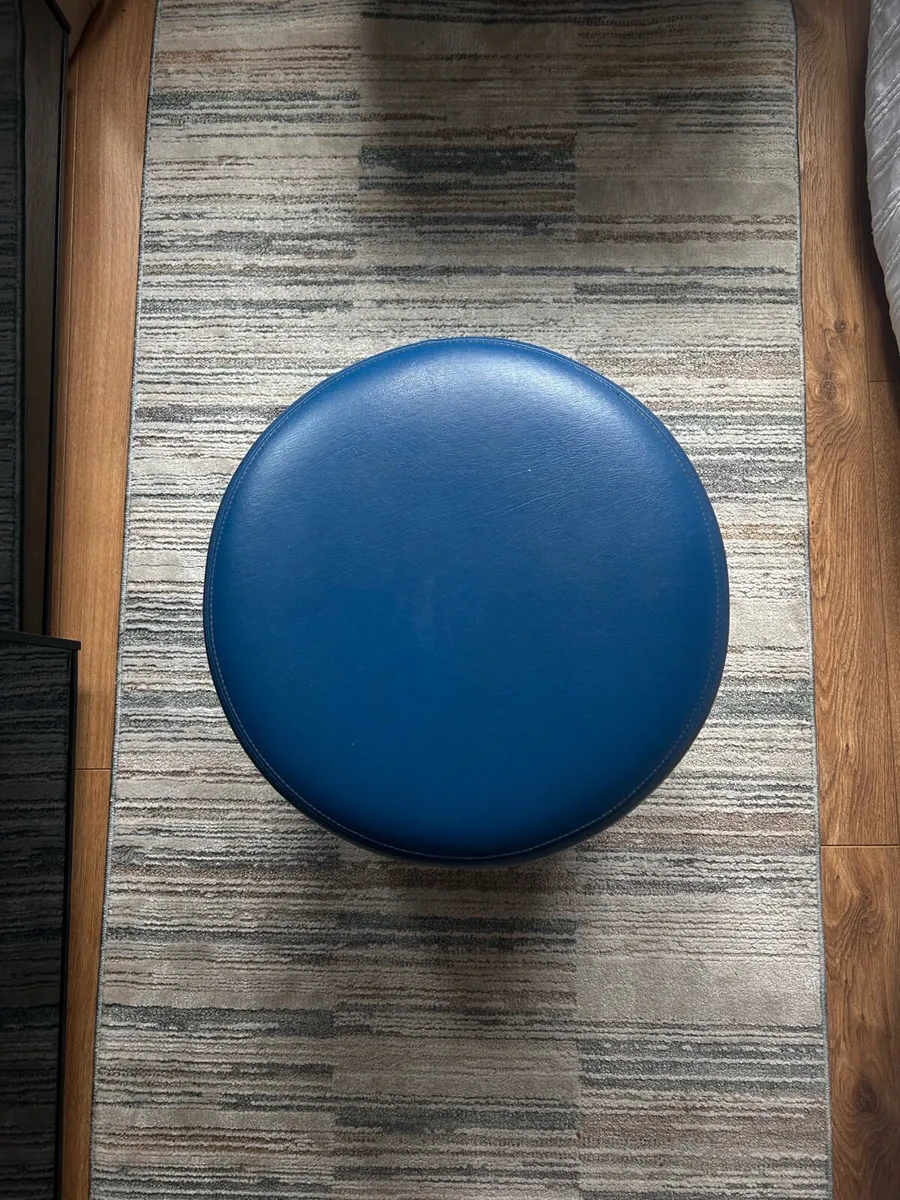 Two pouffes - Image 1