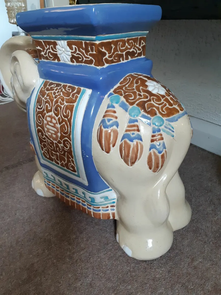 Lovely Large Vintage Ceramic Plant Stand. - Image 4
