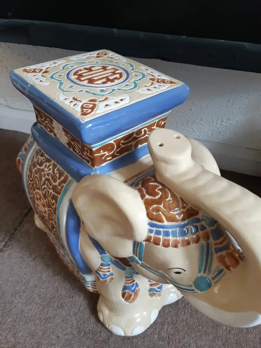 Lovely Large Vintage Ceramic Plant Stand. - Image 3