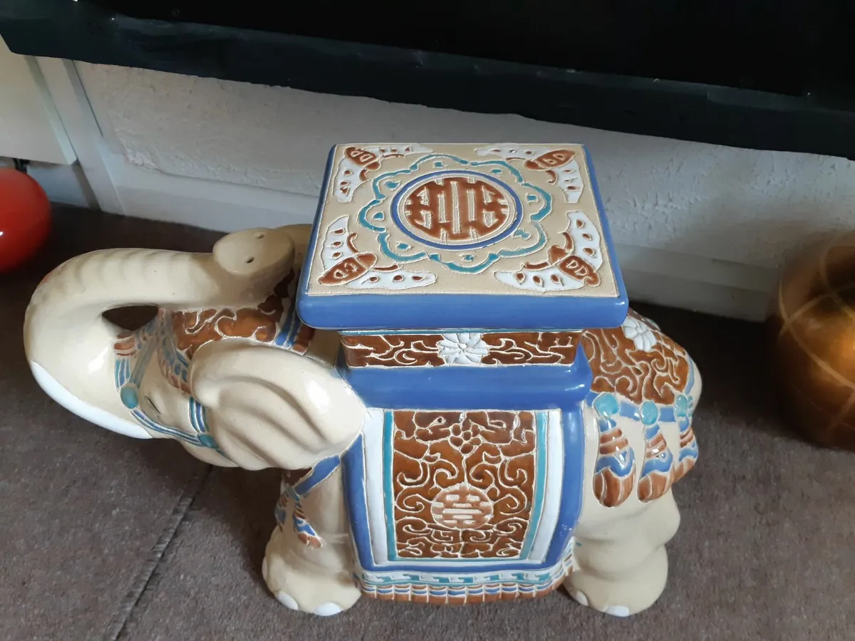 Lovely Large Vintage Ceramic Plant Stand. - Image 2