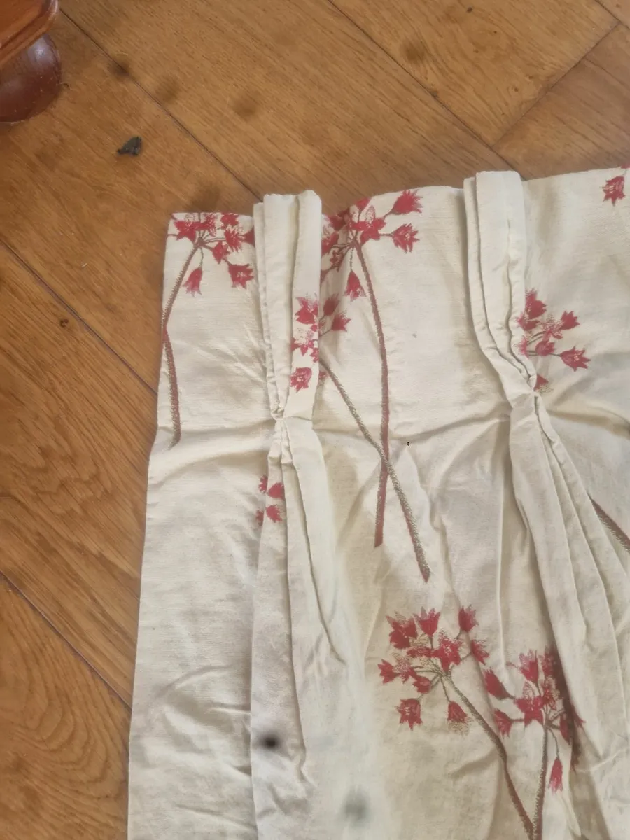 Curtains - Image 2