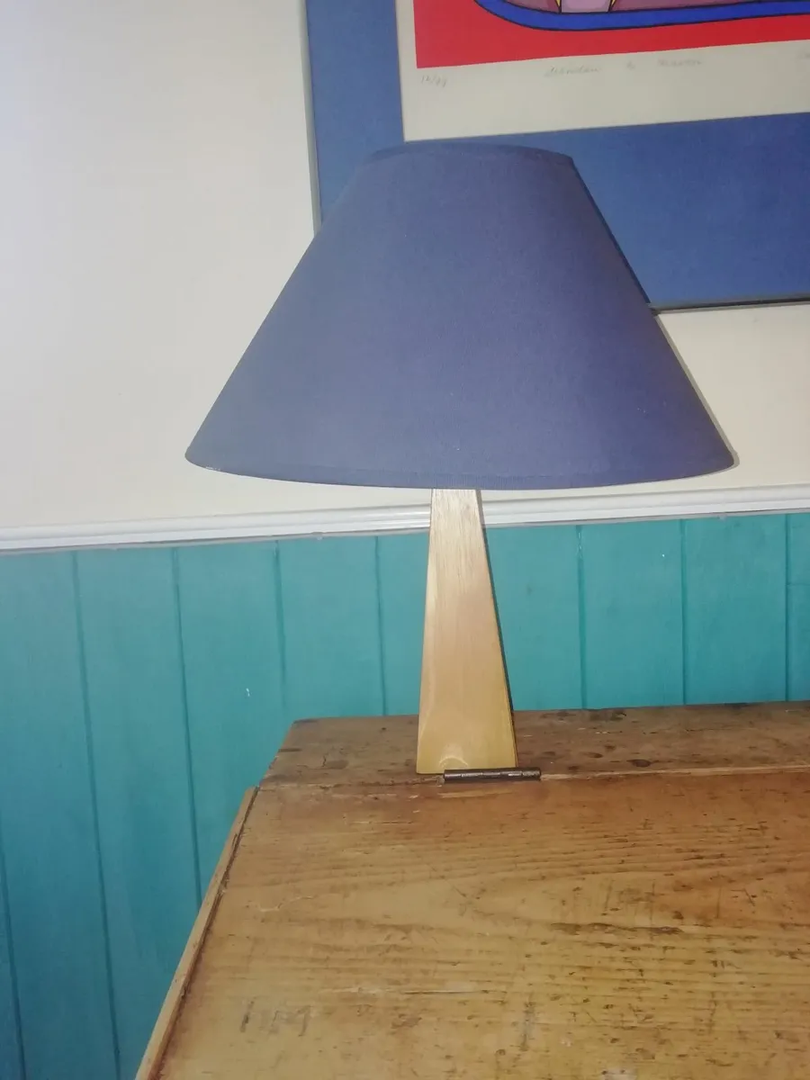 Table lamp