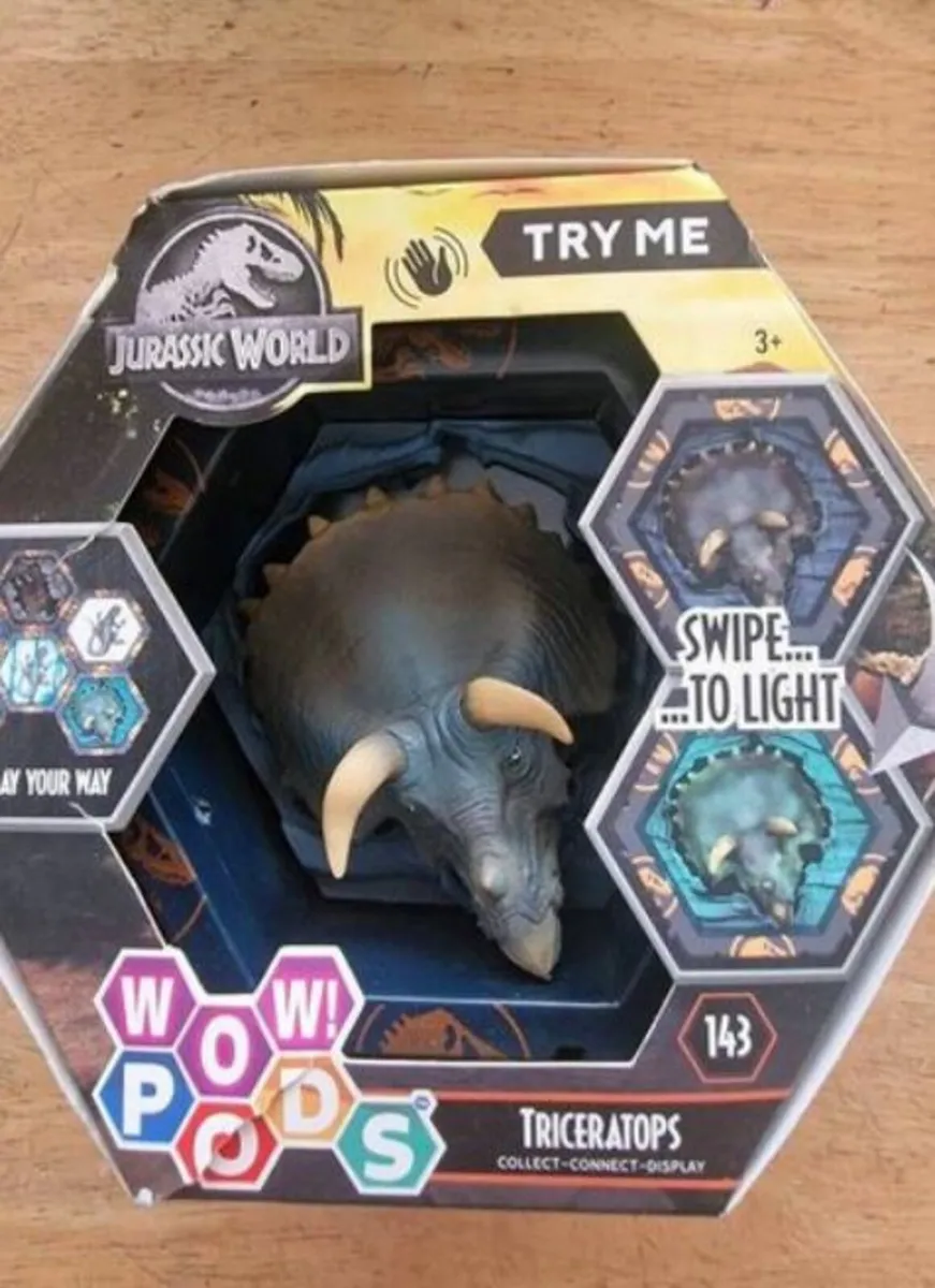 Wow! Pods Jurassic World Triceratops Dinosaur - Image 1