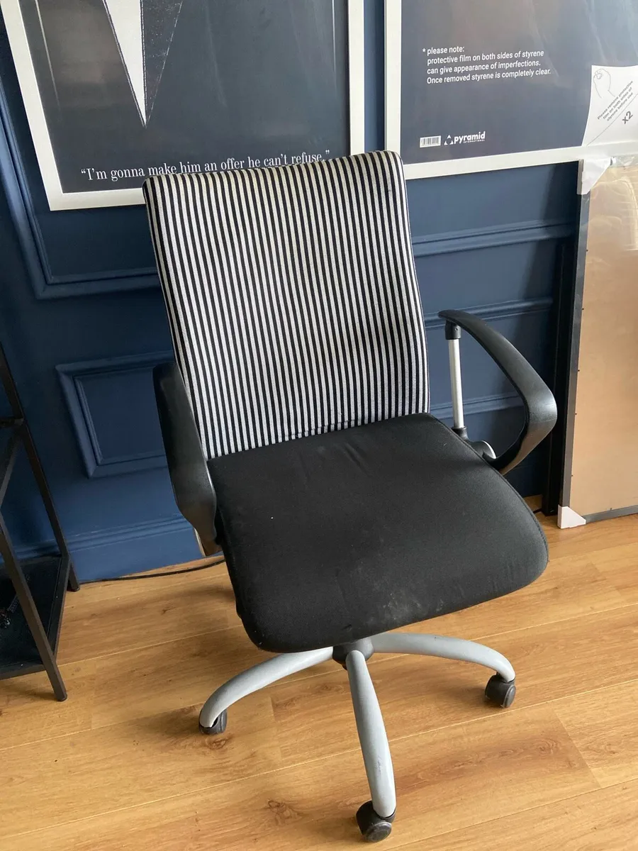 Office chair - Image 1
