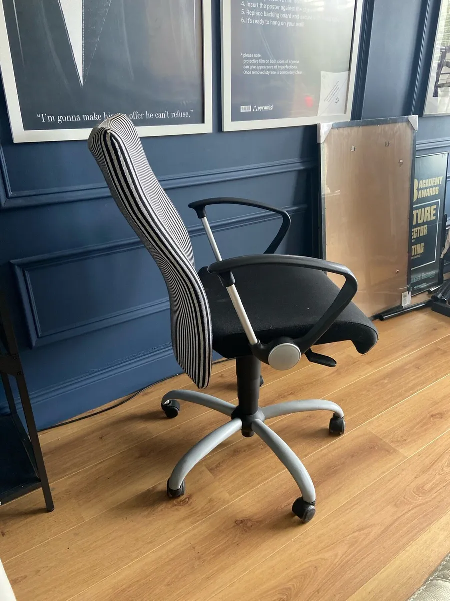 Office chair - Image 2