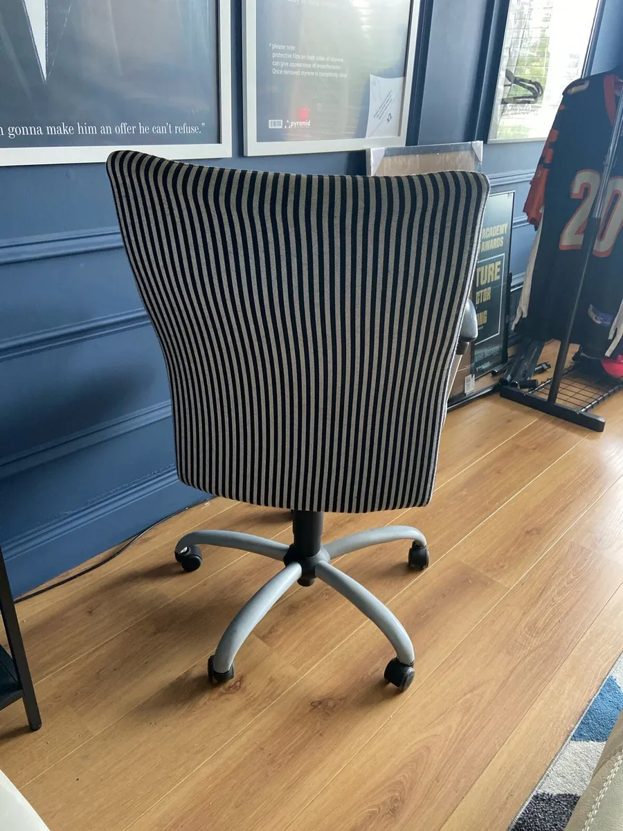 Office chair - Image 3