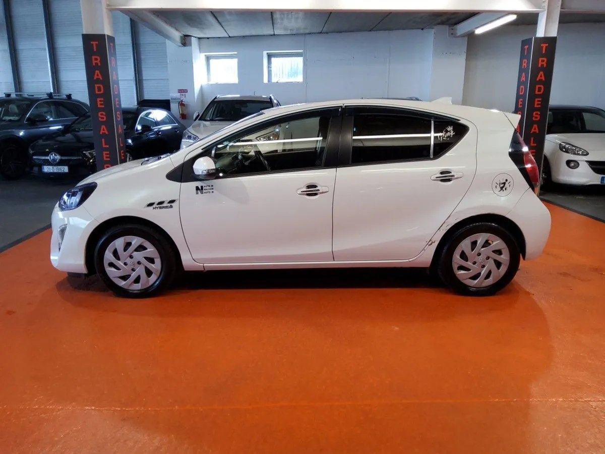Toyota Aqua 1.8 Hybrid - Image 3