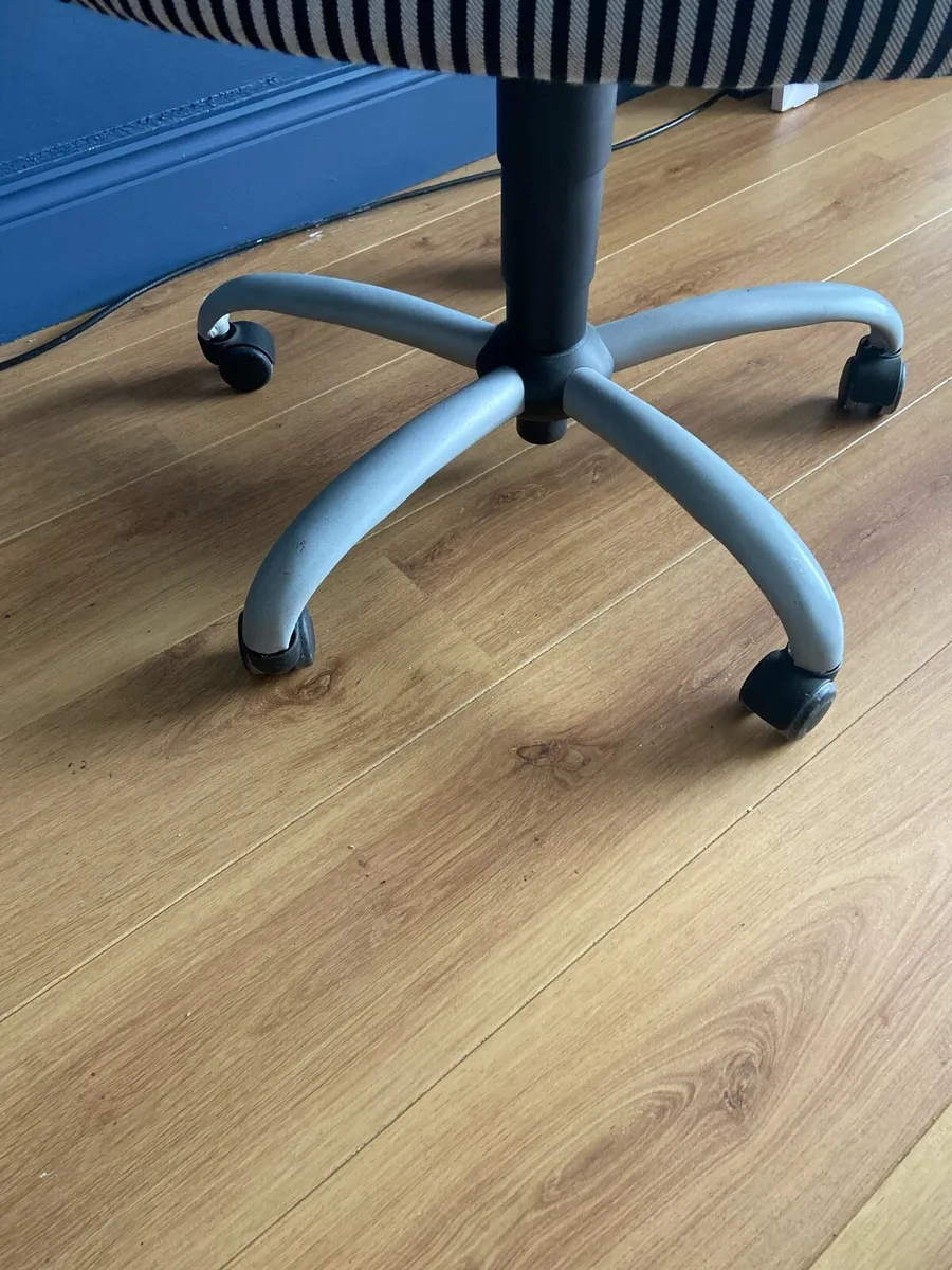 Office chair - Image 4