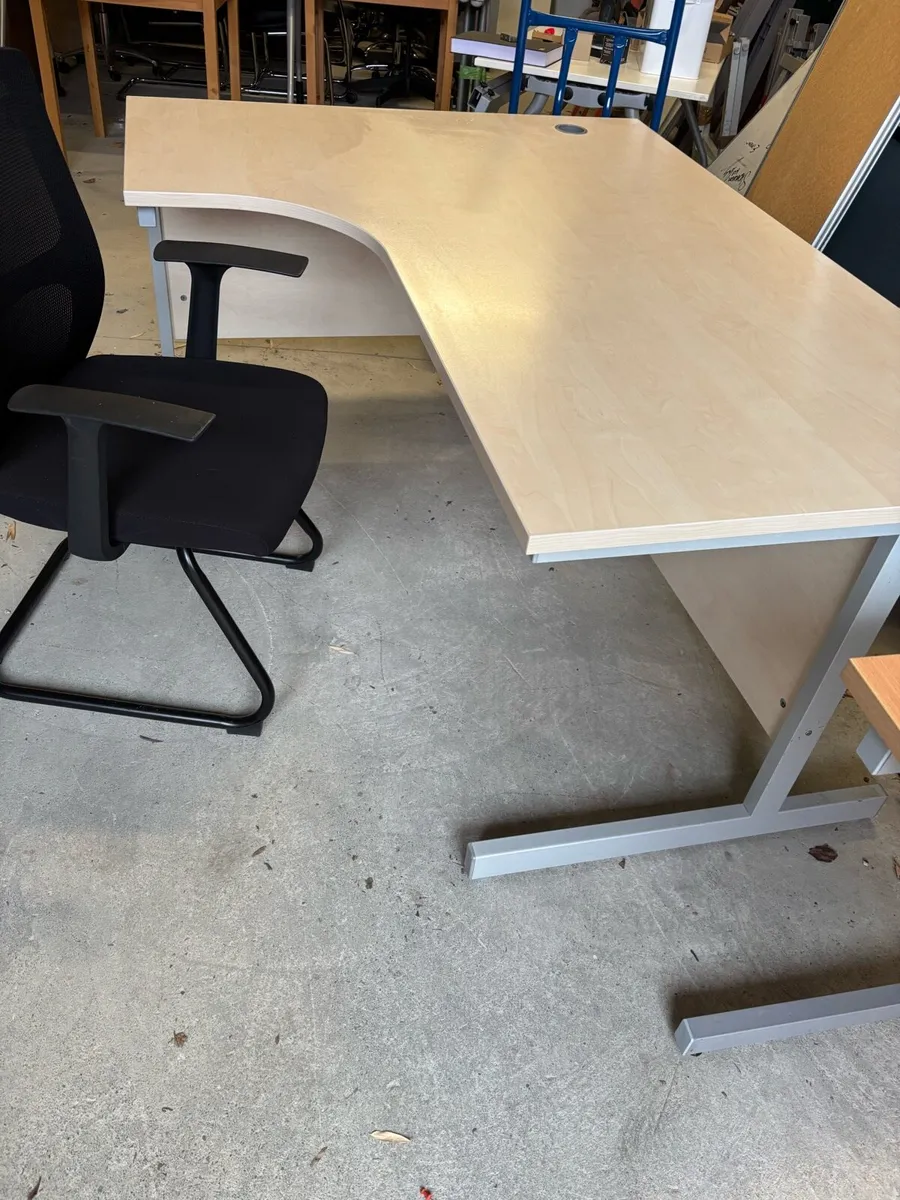 Managers desks - Image 3