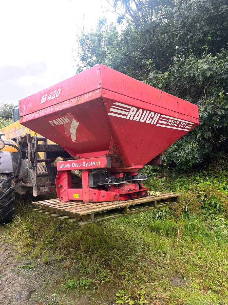 Fertiliser spreader - Image 1