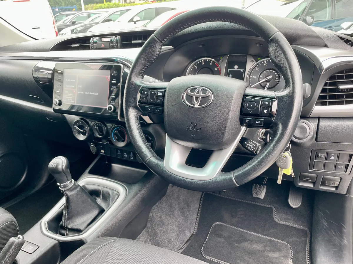 Toyota Hilux Icon 2.4D4D Manual 4WD Crew Cab,2021 - Image 3