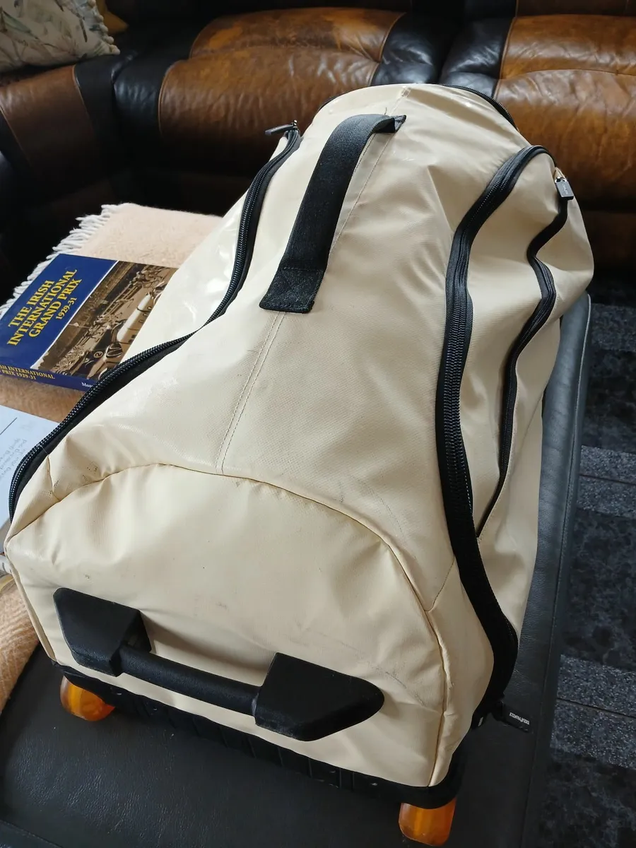 Luggage bag on wheels - Image 1