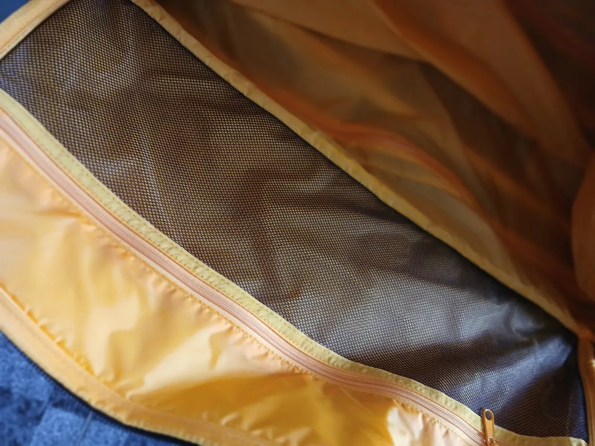 Luggage bag on wheels - Image 2