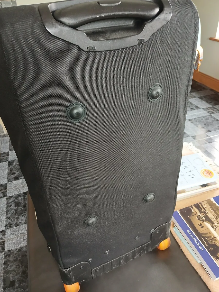 Luggage bag on wheels - Image 3