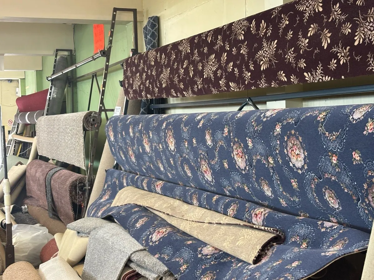 Carpet racking free standing lots of bars & hooks - Image 1