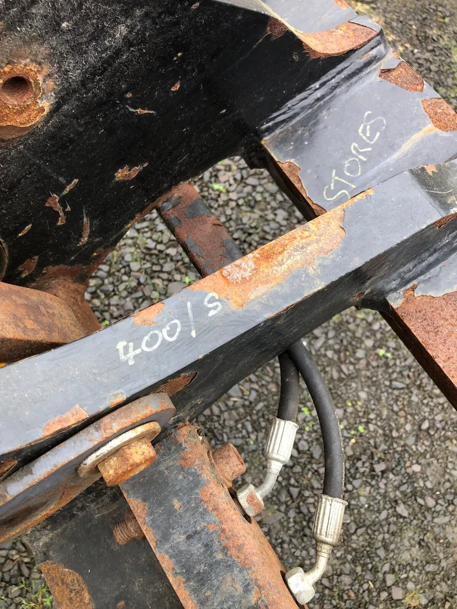 Pin and cone headstock for JCB - Image 3