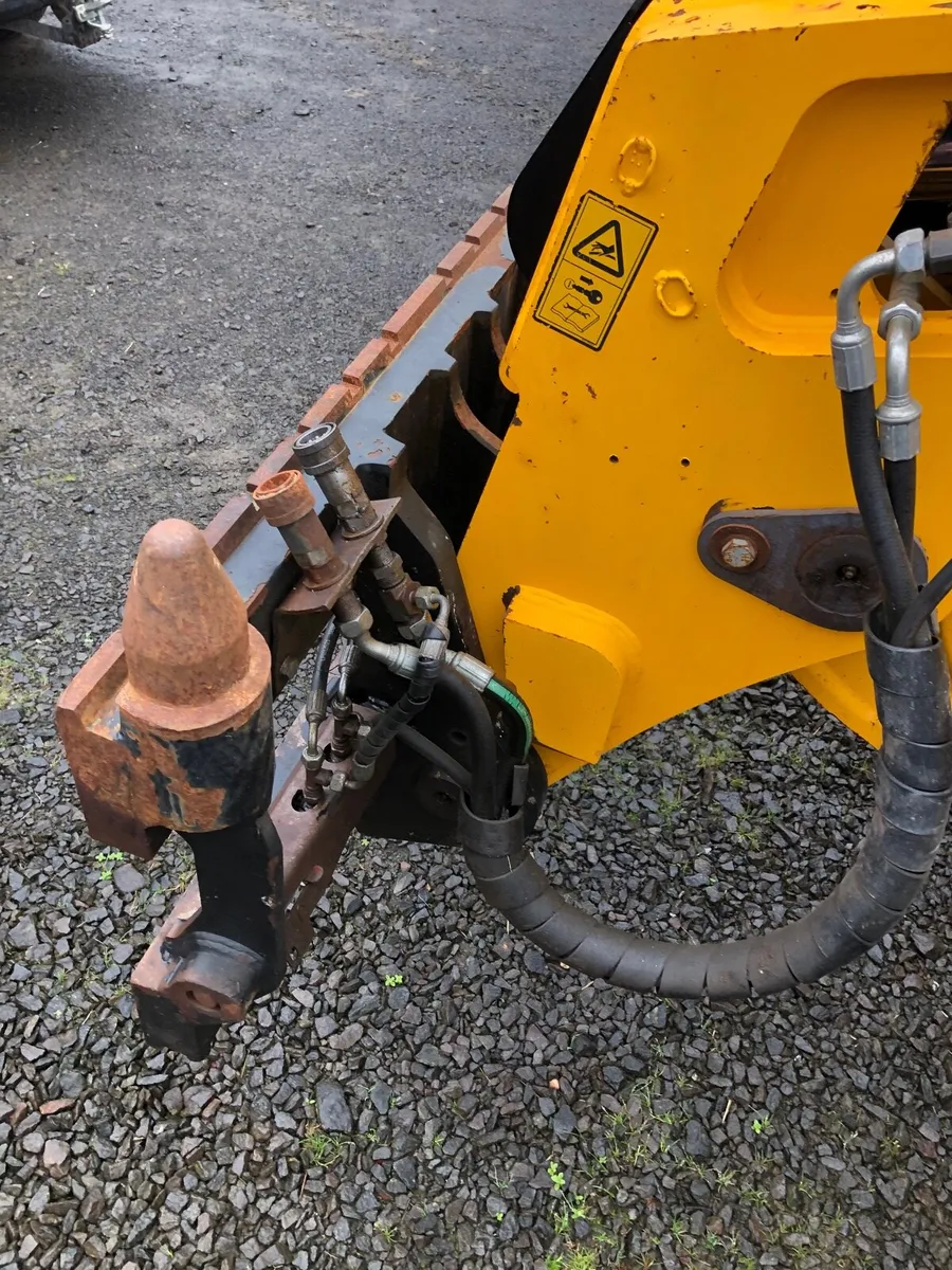 Pin and cone headstock for JCB - Image 4
