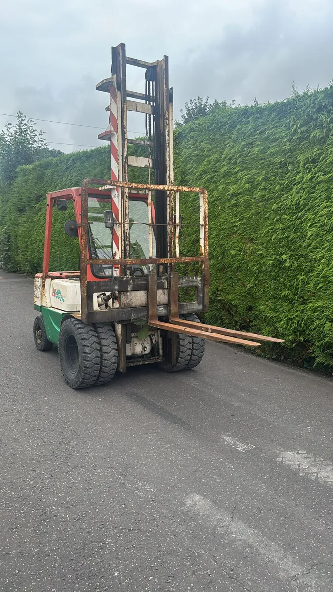2.5 ton diesel forklift - Image 2