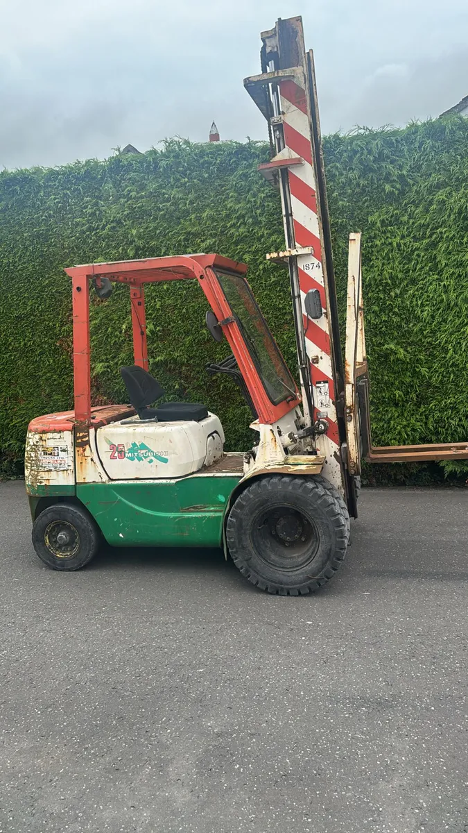 2.5 ton diesel forklift - Image 1