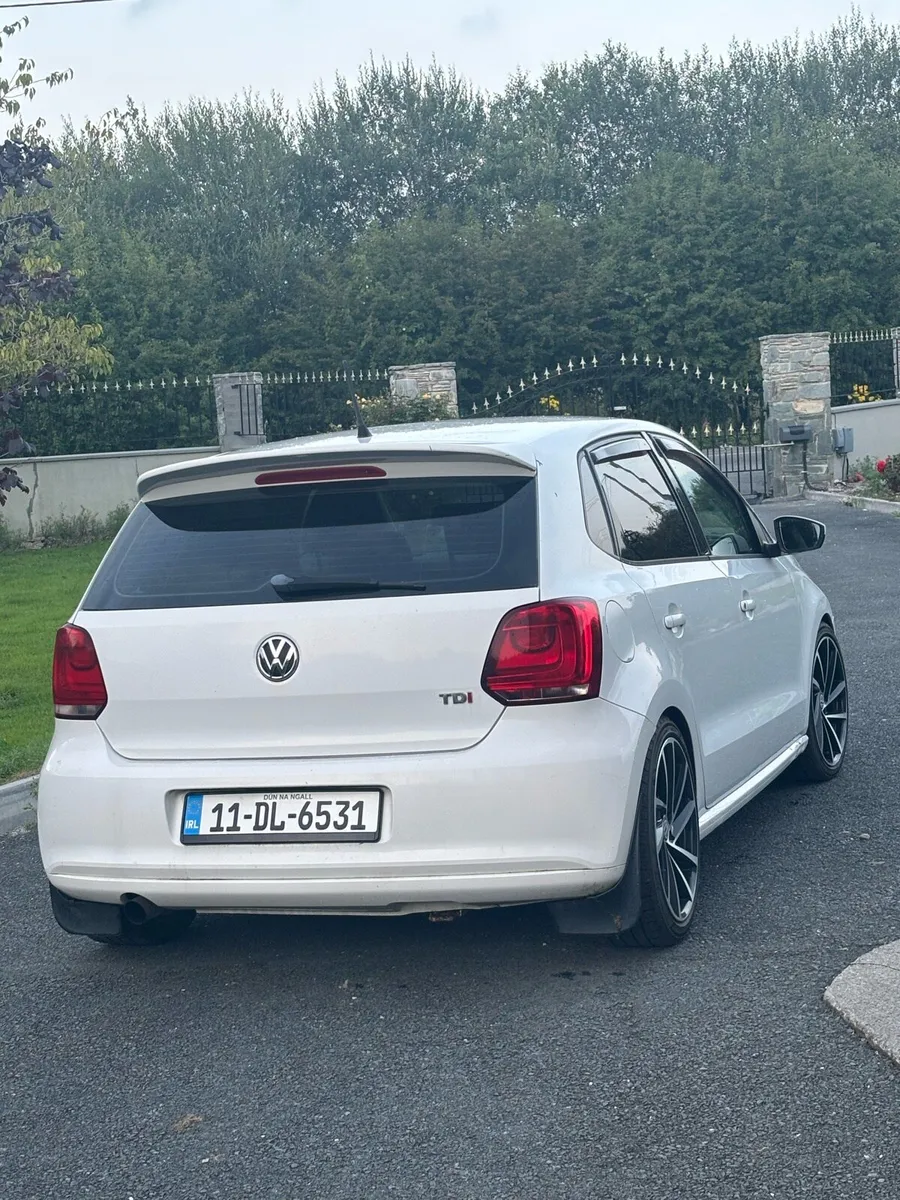 2011 White Volkswagen Polo - Image 3