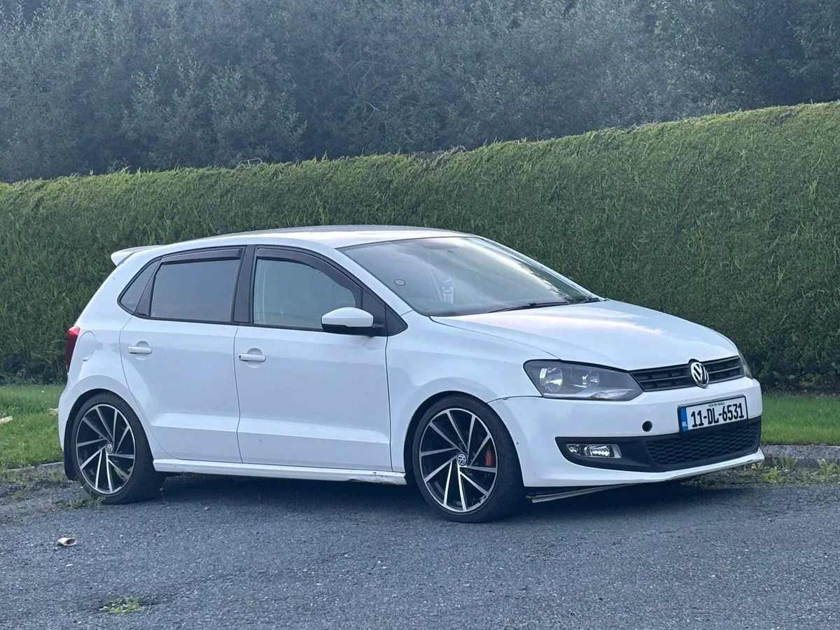 2011 White Volkswagen Polo - Image 4