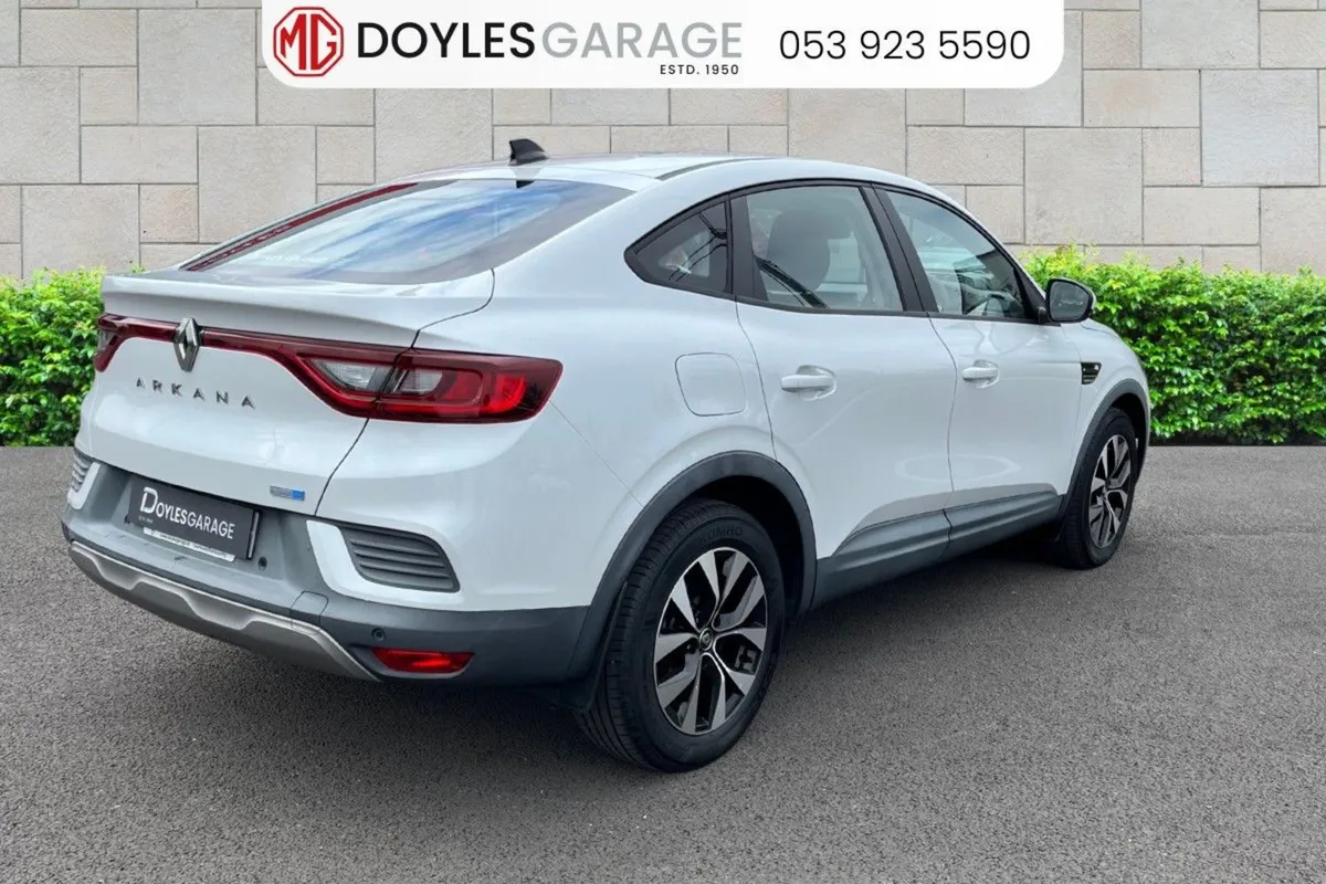 Renault Arkana Iconic E-tech Hybrid 145 Auto - Image 3