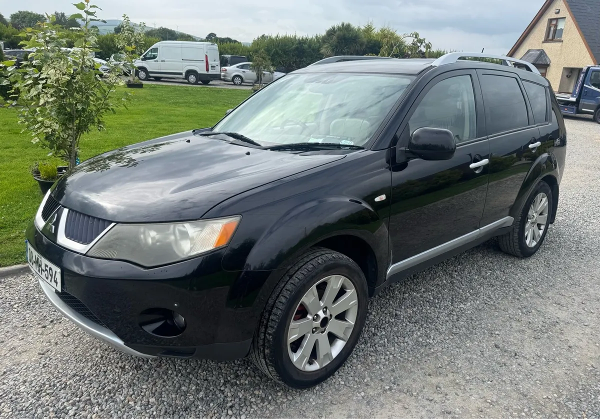 Mitsubishi Outlander 7 Seater 4x4 - Image 2