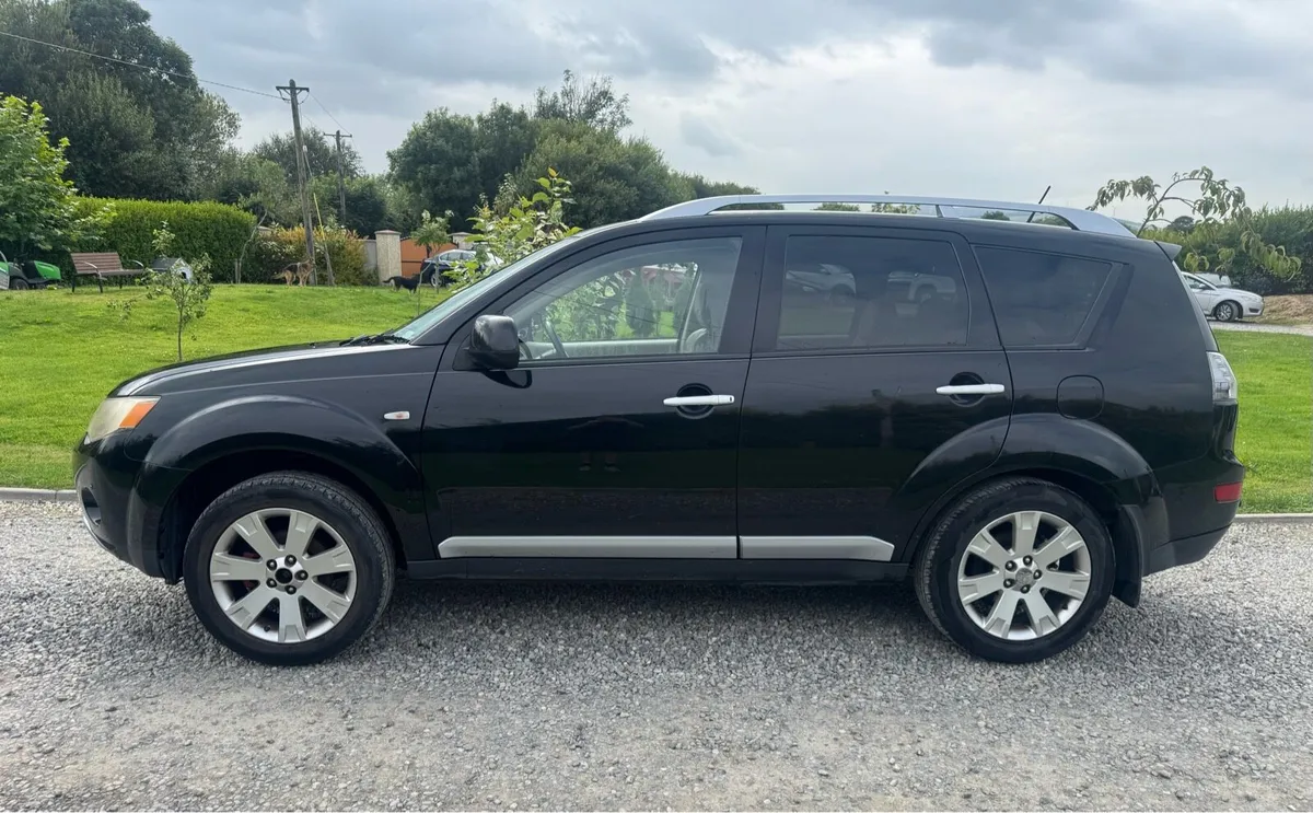 Mitsubishi Outlander 7 Seater 4x4 - Image 3