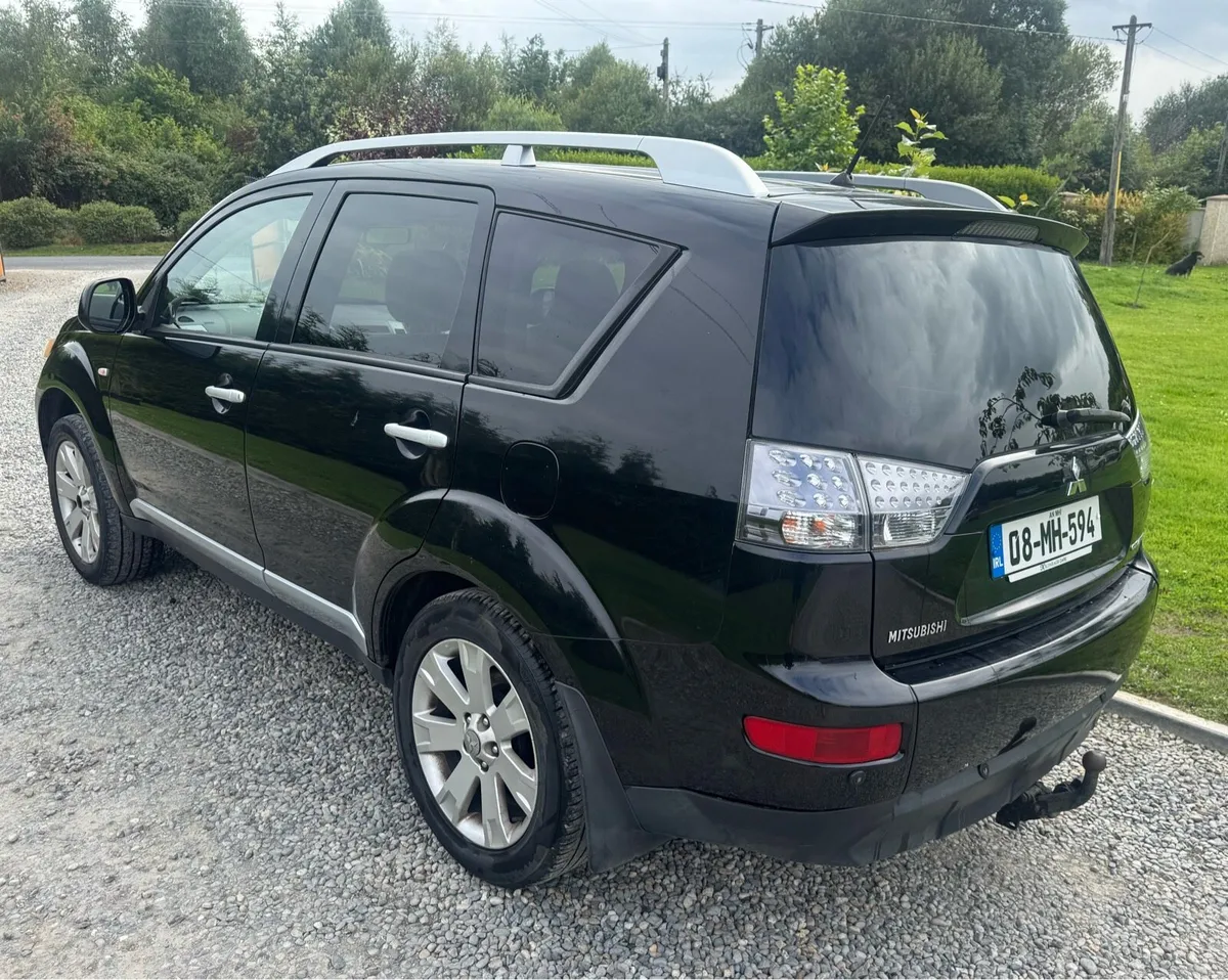 Mitsubishi Outlander 7 Seater 4x4 - Image 4