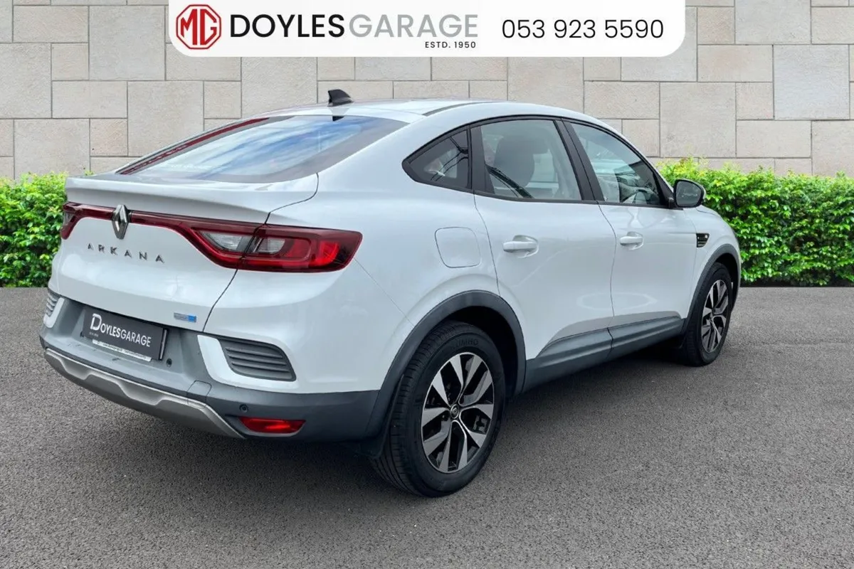 Renault Arkana Iconic E-tech Hybrid 145 Auto - Image 3