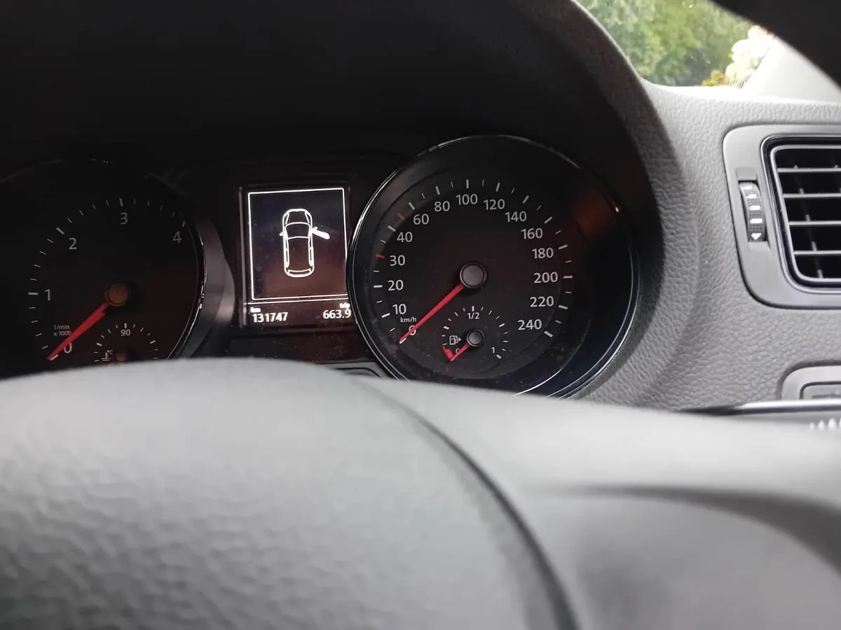 2014 VW Polo 1.4TDI Trendline 5dr - Image 3