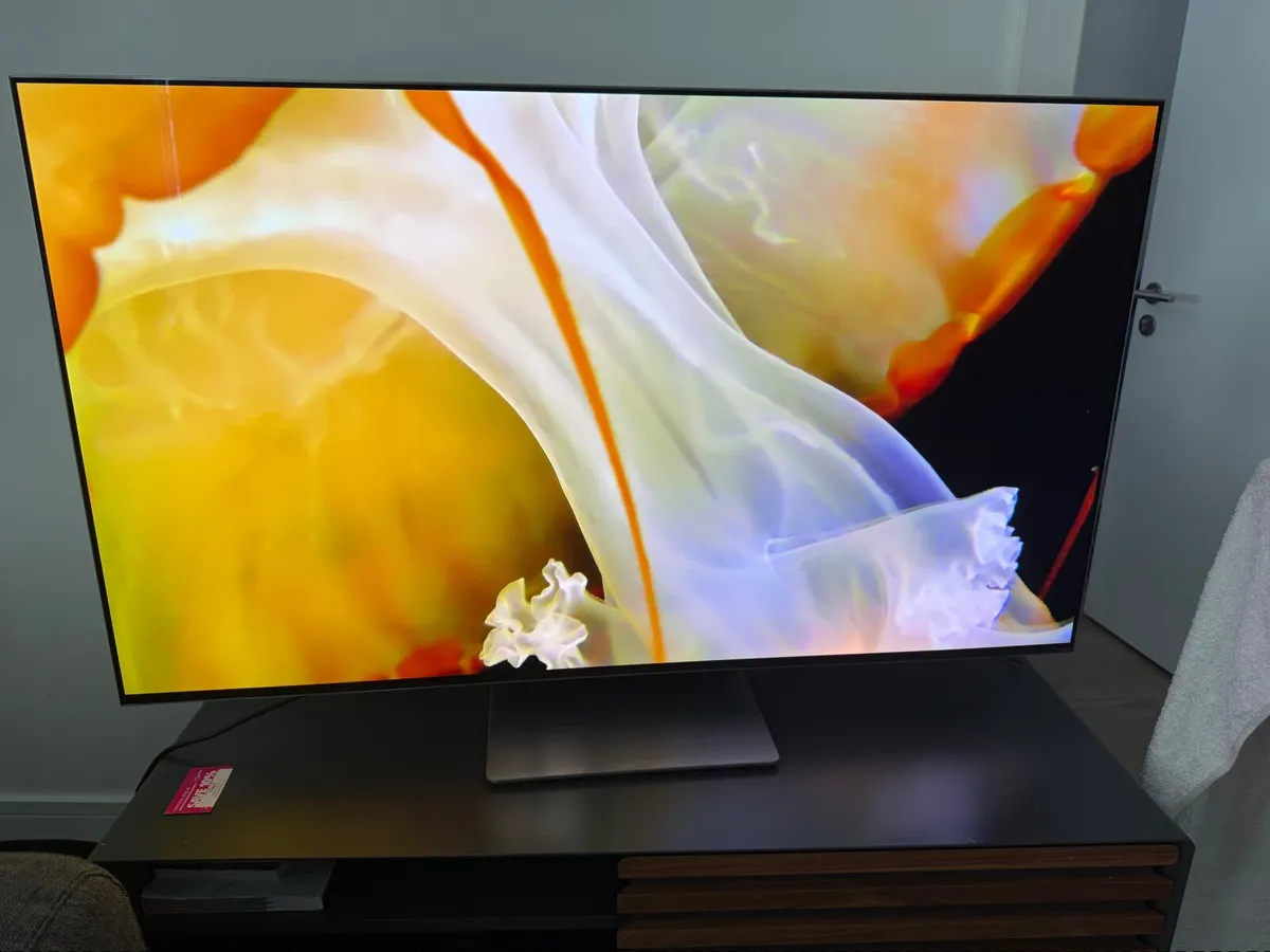 Samsung S95BA 55 TV - Image 3
