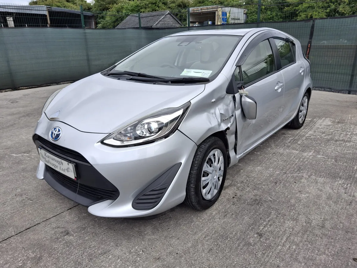 ?2019 Toyota Aqua Hybrid Very Light Damage - Image 3